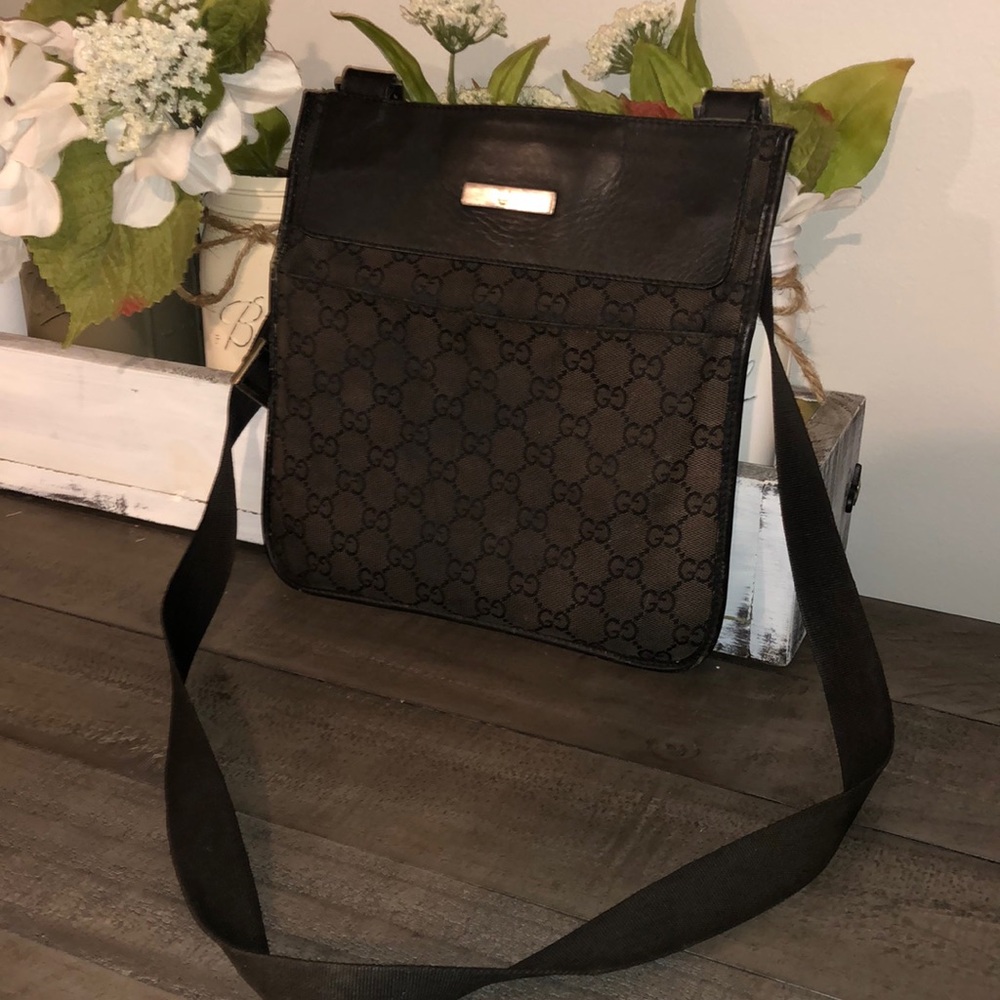 GG Canvas Gucci black messenger crossbody